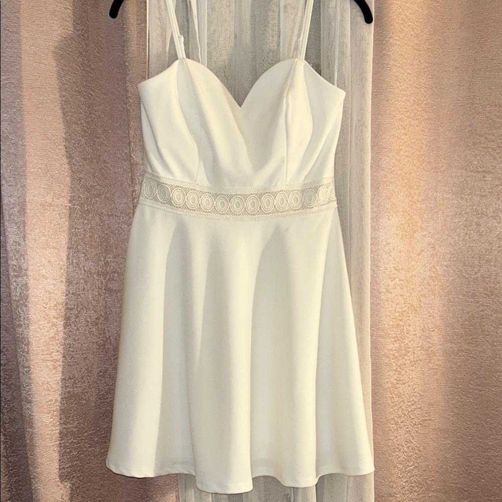 ALYA Size M White Sleeveless Swing Dress